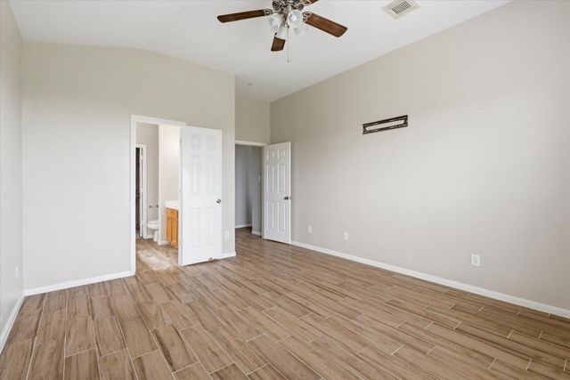 10707 Mocker Nut Street, Baytown, TX 77523