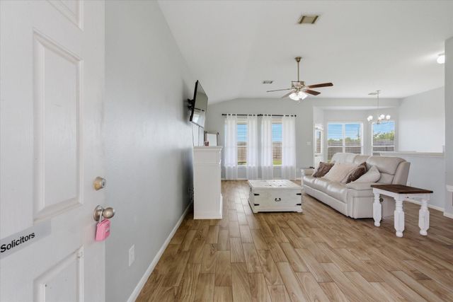 10707 Mocker Nut Street, Baytown, TX 77523
