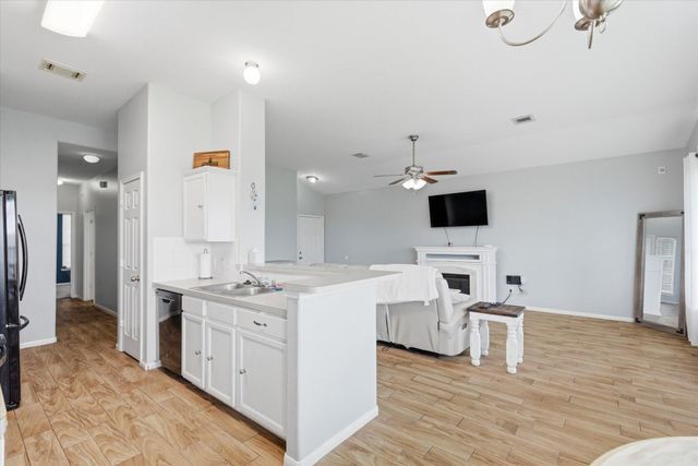 10707 Mocker Nut Street, Baytown, TX 77523