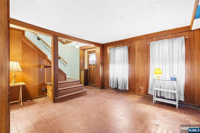 33 Oak Street, Bloomfield, NJ 07003