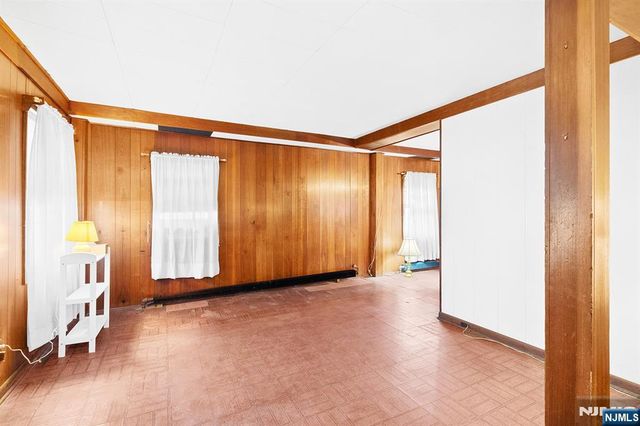 33 Oak Street, Bloomfield, NJ 07003