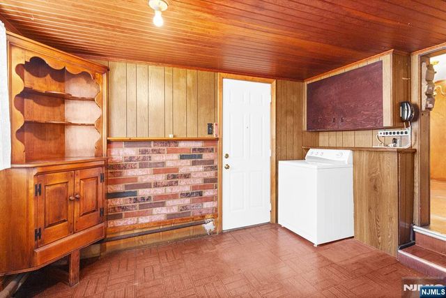 33 Oak Street, Bloomfield, NJ 07003