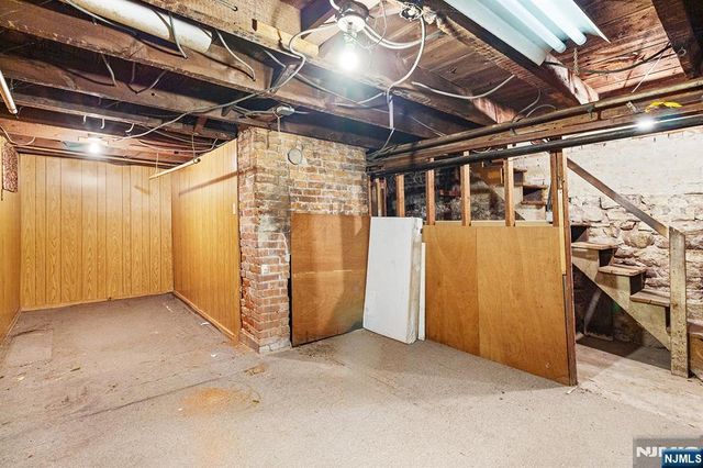 33 Oak Street, Bloomfield, NJ 07003