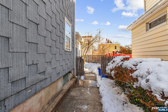 33 Oak Street, Bloomfield, NJ 07003