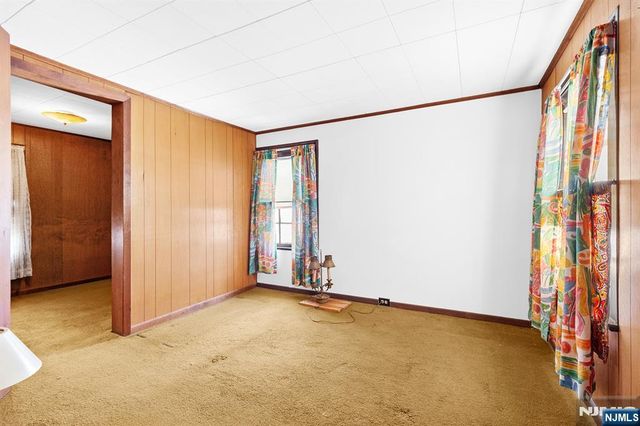 33 Oak Street, Bloomfield, NJ 07003