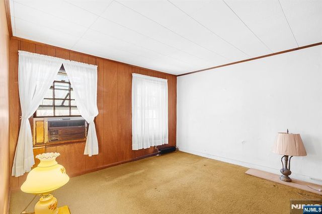 33 Oak Street, Bloomfield, NJ 07003