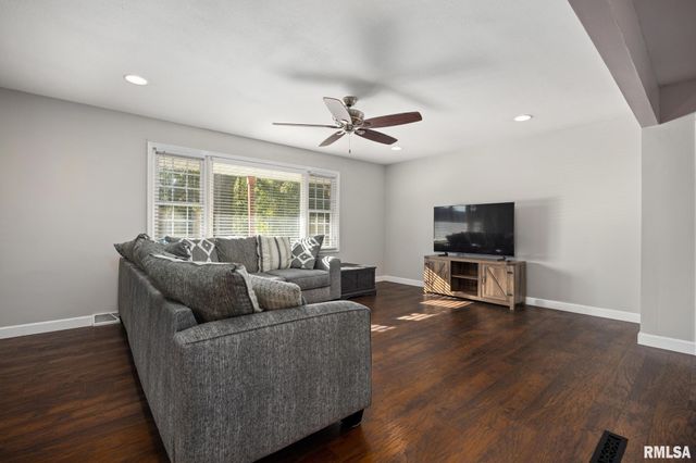 3343 W SAYMORE Lane, Peoria, IL 61615