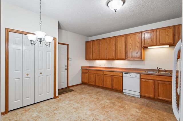 12010 65th Street NE, Albertville, MN 55301
