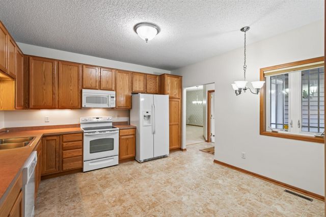 12010 65th Street NE, Albertville, MN 55301