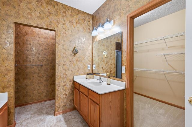 12010 65th Street NE, Albertville, MN 55301