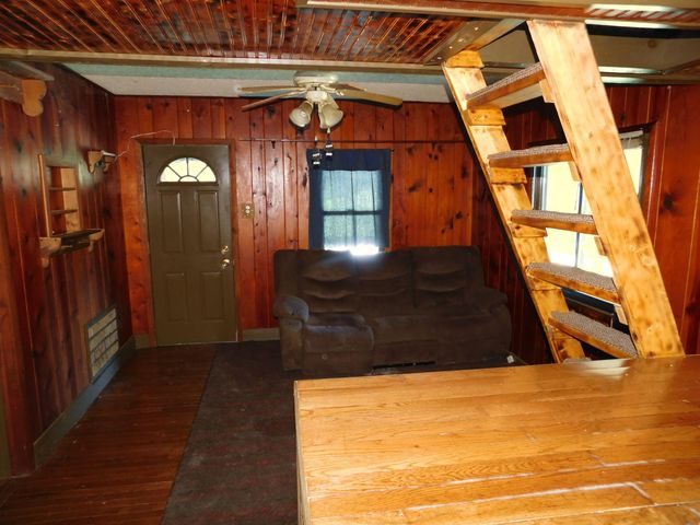 7928 N Grapevine Lane, New Carlisle, IN 46552