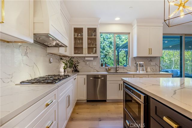 17065 Cantlay, Lake Balboa, CA 91406