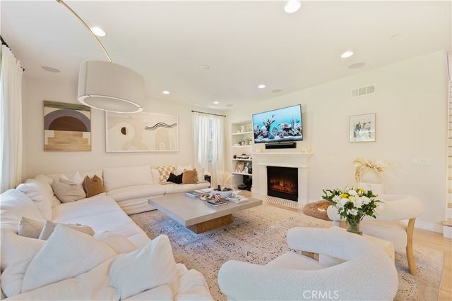 17065 Cantlay, Lake Balboa, CA 91406