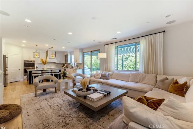 17065 Cantlay, Lake Balboa, CA 91406