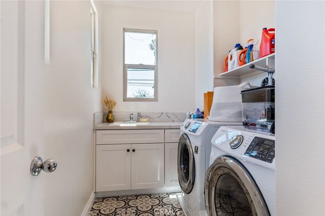 17065 Cantlay, Lake Balboa, CA 91406