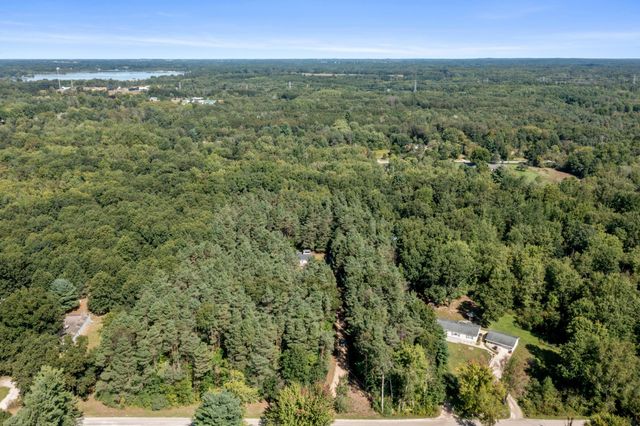 13113 Pinewood Street NE, Gowen, MI 49326