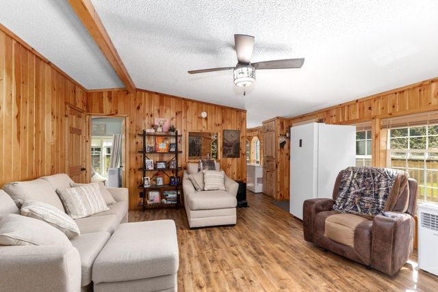 13113 Pinewood Street NE, Gowen, MI 49326