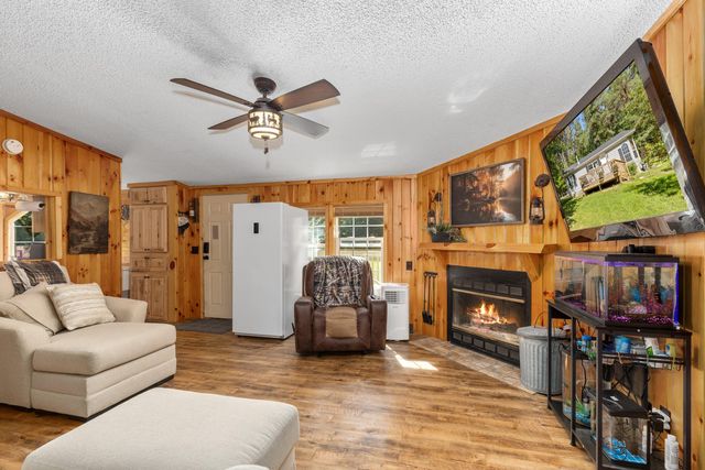 13113 Pinewood Street NE, Gowen, MI 49326