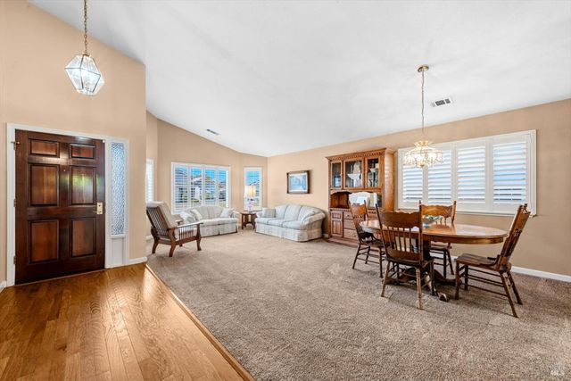 561 Shady Glen Ave, Vacaville, CA 95688