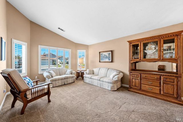 561 Shady Glen Ave, Vacaville, CA 95688