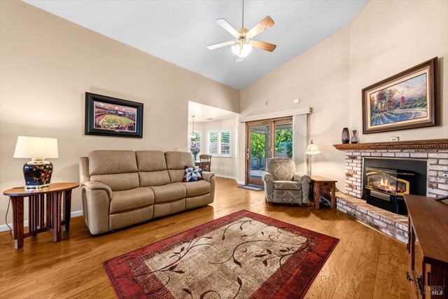 561 Shady Glen Ave, Vacaville, CA 95688