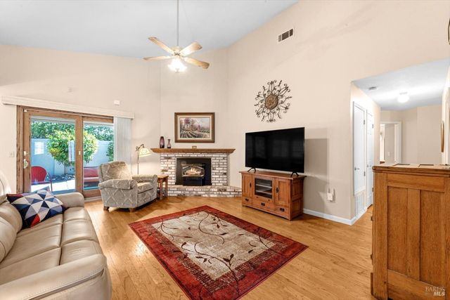 561 Shady Glen Ave, Vacaville, CA 95688