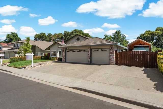 561 Shady Glen Ave, Vacaville, CA 95688
