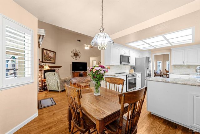 561 Shady Glen Ave, Vacaville, CA 95688