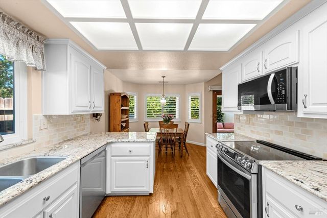 561 Shady Glen Ave, Vacaville, CA 95688