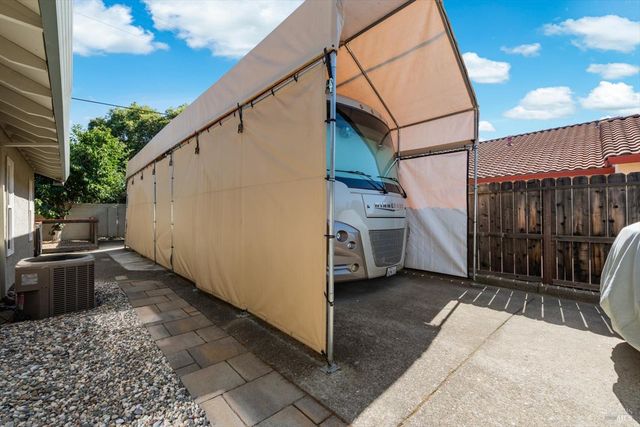 561 Shady Glen Ave, Vacaville, CA 95688