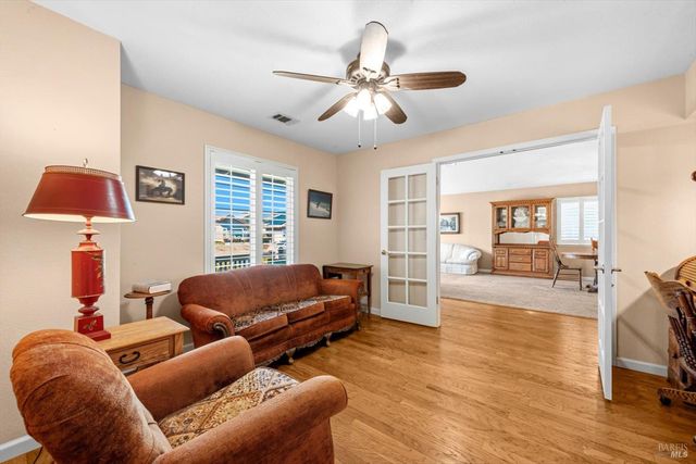 561 Shady Glen Ave, Vacaville, CA 95688