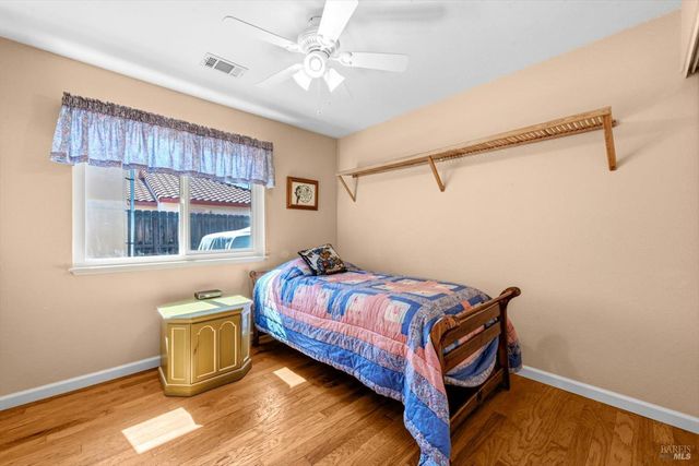 561 Shady Glen Ave, Vacaville, CA 95688