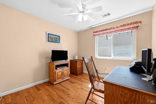 561 Shady Glen Ave, Vacaville, CA 95688