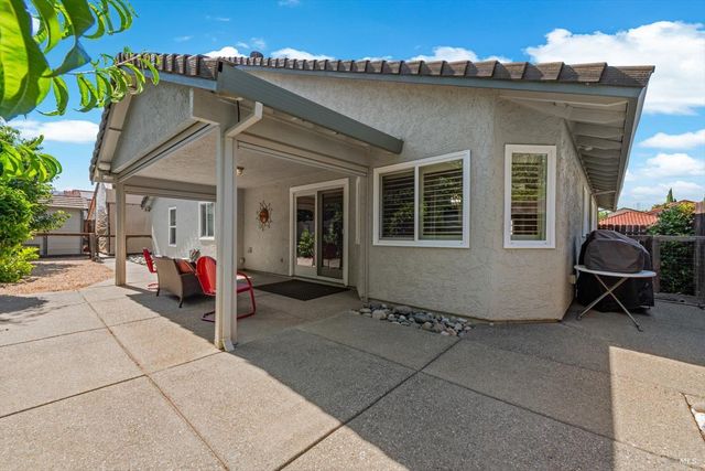 561 Shady Glen Ave, Vacaville, CA 95688