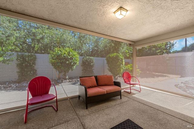 561 Shady Glen Ave, Vacaville, CA 95688