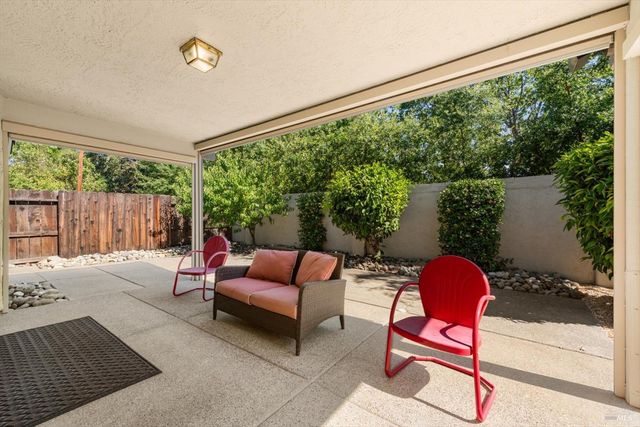 561 Shady Glen Ave, Vacaville, CA 95688