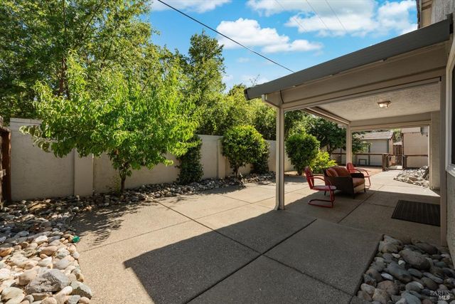 561 Shady Glen Ave, Vacaville, CA 95688