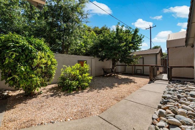 561 Shady Glen Ave, Vacaville, CA 95688