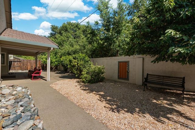 561 Shady Glen Ave, Vacaville, CA 95688