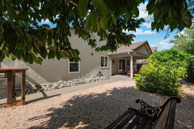 561 Shady Glen Ave, Vacaville, CA 95688