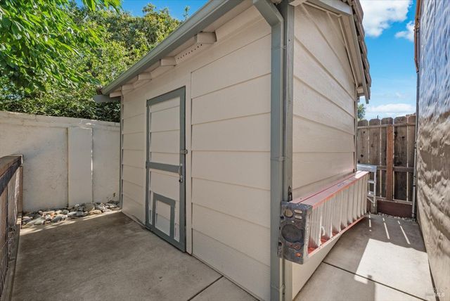 561 Shady Glen Ave, Vacaville, CA 95688