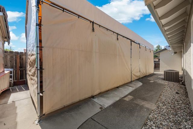 561 Shady Glen Ave, Vacaville, CA 95688