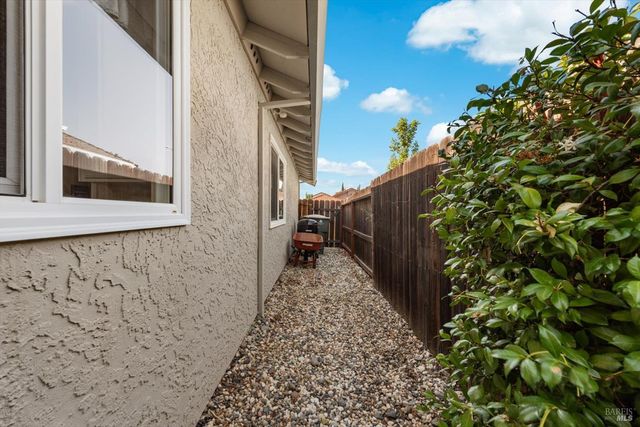 561 Shady Glen Ave, Vacaville, CA 95688