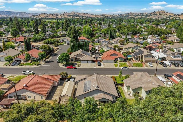 561 Shady Glen Ave, Vacaville, CA 95688