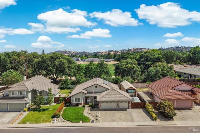 561 Shady Glen Ave, Vacaville, CA 95688