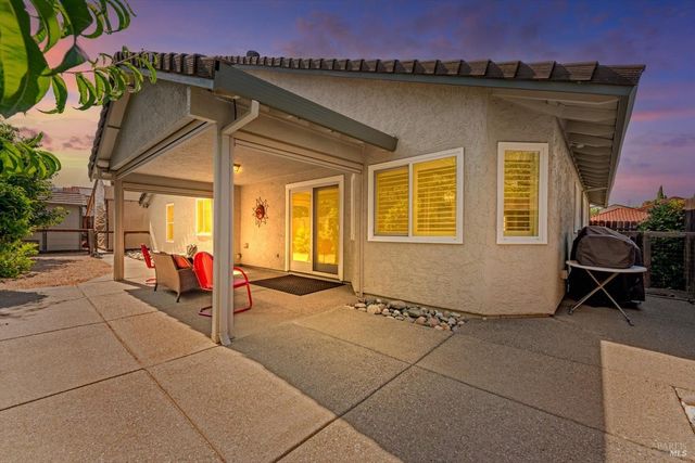 561 Shady Glen Ave, Vacaville, CA 95688