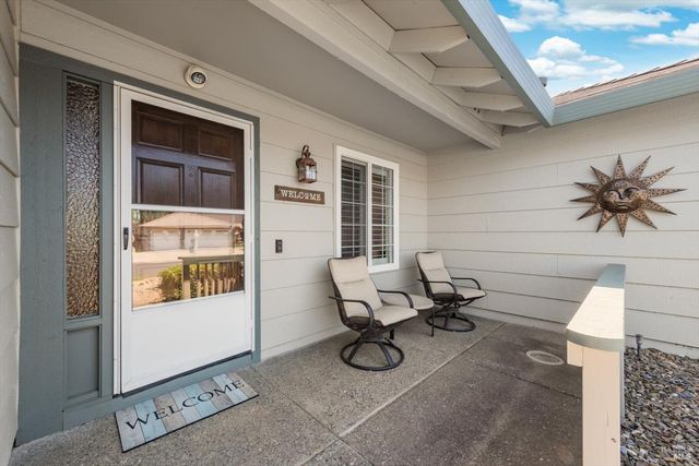 561 Shady Glen Ave, Vacaville, CA 95688