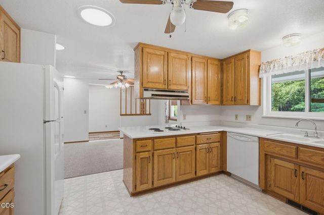 634 Minnow Lane, Wilderville, OR 97543