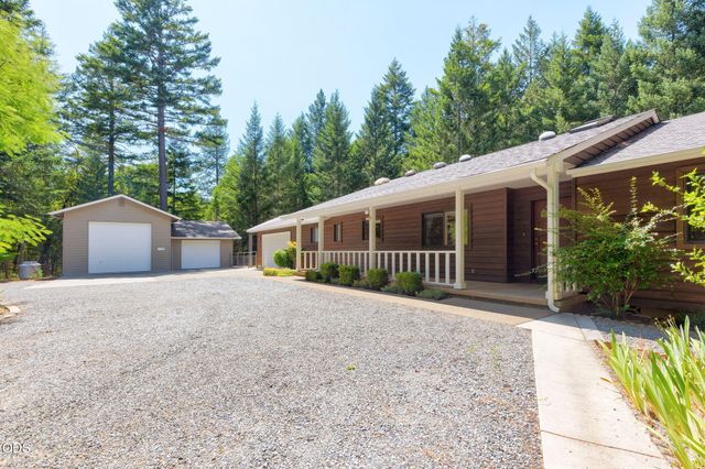 634 Minnow Lane, Wilderville, OR 97543