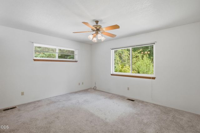 634 Minnow Lane, Wilderville, OR 97543